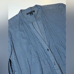 Banana Republic 3/4 Sleeve V-Neck Blue and White Polka Dot  Size Medium